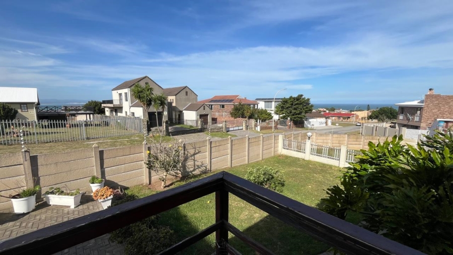 5 Bedroom Property for Sale in Wavecrest Eastern Cape
